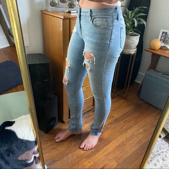 Distressed high-waisted jeans - Picture 8 of 9